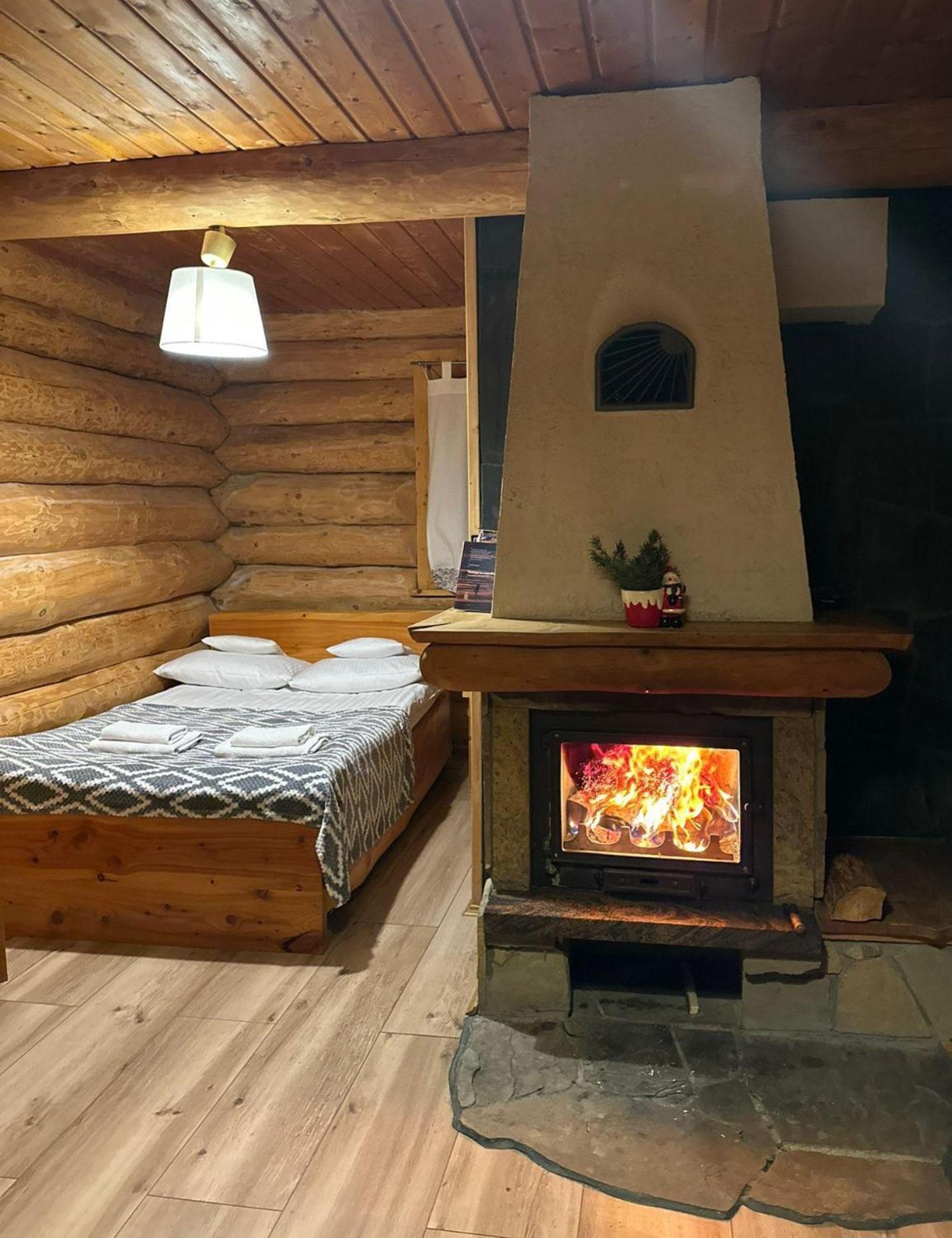 Wilcza Jama - Domki Z Bali Lutowiska Buitenkant foto