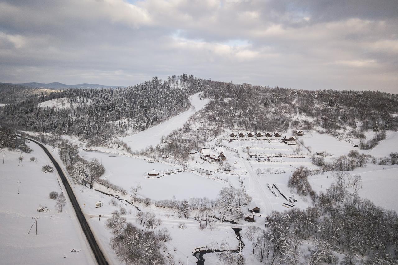 Wilcza Jama - Domki Z Bali Villa Lutowiska Buitenkant foto